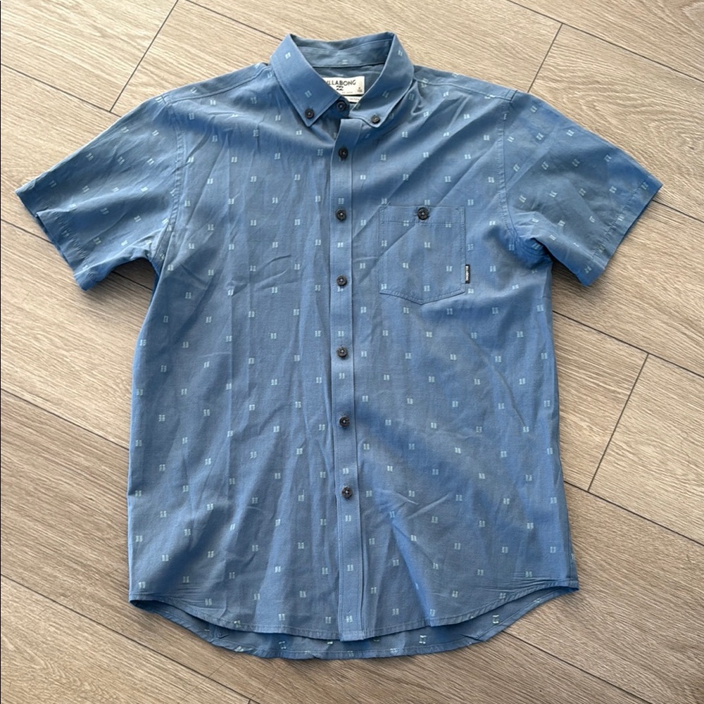 Billabong All Day Jacquard Men’s button down small no iron